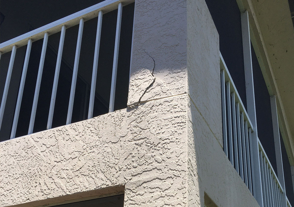 Example of Bulging Stucco | Georges Quality Construction